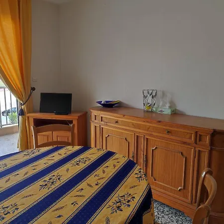 T2- Piscine- Commerces- Plages- Clim