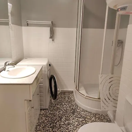 T2- Piscine- Commerces- Plages- Clim Le Lavandou